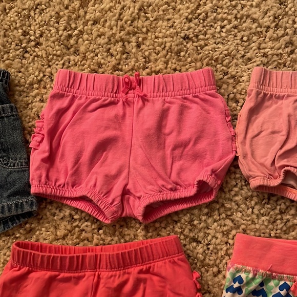 Set of shorts for baby girl size 6 months - Picture 3 of 8
